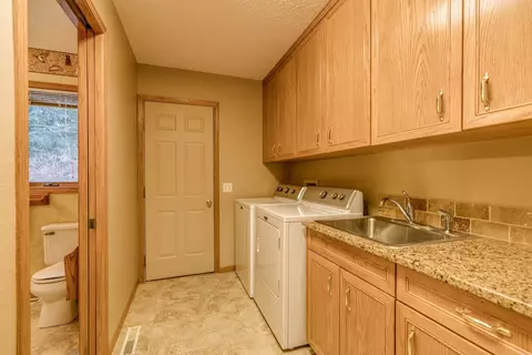 9546 Forest Dr, Bismarck, ND 58503 photo 14