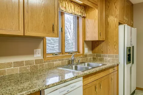 9546 Forest Dr, Bismarck, ND 58503 photo 8