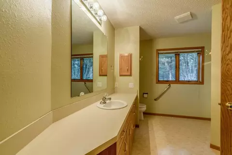 9546 Forest Dr, Bismarck, ND 58503 photo 21