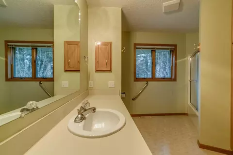 9546 Forest Dr, Bismarck, ND 58503 photo 20