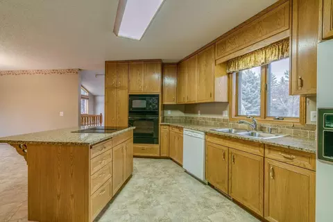 9546 Forest Dr, Bismarck, ND 58503 photo 9