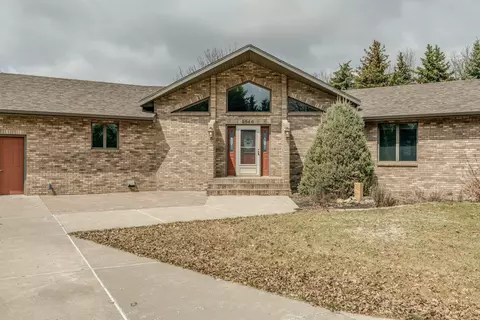 9546 Forest Dr, Bismarck, ND 58503 photo 2