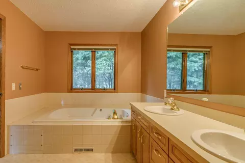 9546 Forest Dr, Bismarck, ND 58503 photo 27