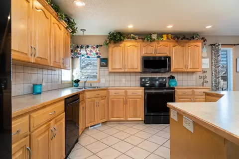 3308 Thunderbird Ln, Bismarck, ND 58503 photo 9
