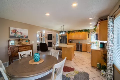 3308 Thunderbird Ln, Bismarck, ND 58503 photo 11