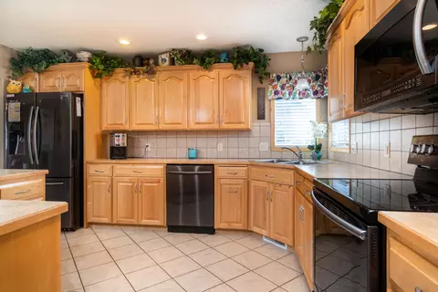 3308 Thunderbird Ln, Bismarck, ND 58503 photo 8
