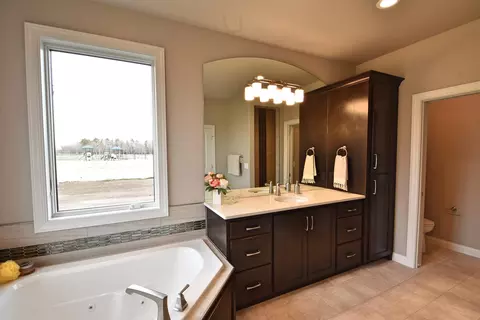 1004 Community Loop, Bismarck, ND 58503 photo 16