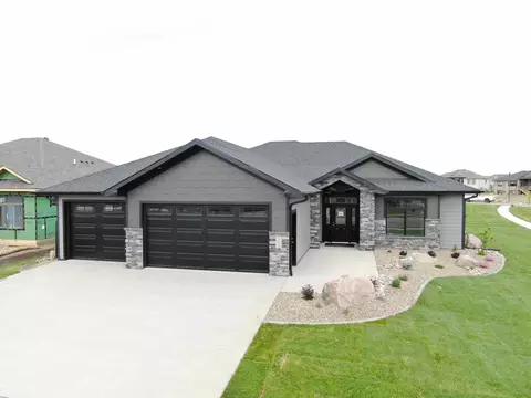 1004 Community Loop, Bismarck, ND 58503 photo 1