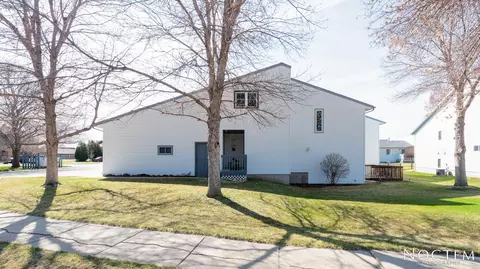 2845 Warwick Loop, Bismarck, ND 58504 photo 1