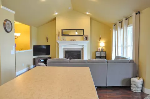 2025 Pebbleview Loop, Bismarck, ND 58501 photo 5