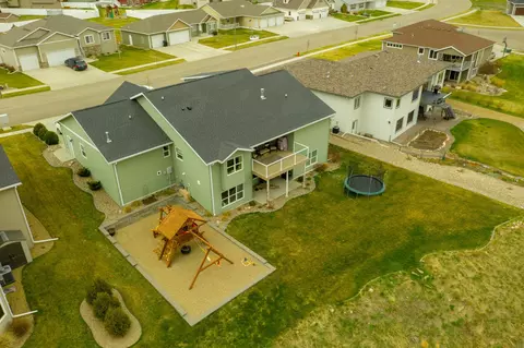 2025 Pebbleview Loop, Bismarck, ND 58501 photo 3