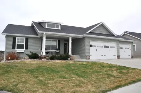 2025 Pebbleview Loop, Bismarck, ND 58501 photo 2