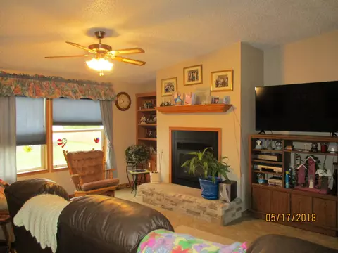 1119 Cherry Ln, Beulah, ND 58523 photo 4