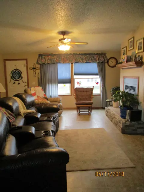 1119 Cherry Ln, Beulah, ND 58523 photo 3