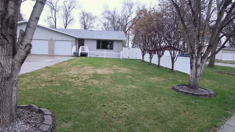 217 Riverside Park Rd, Bismarck, ND 58504 photo 2