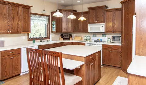 8024 Red Oak Dr, Bismarck, ND 58501 photo 9