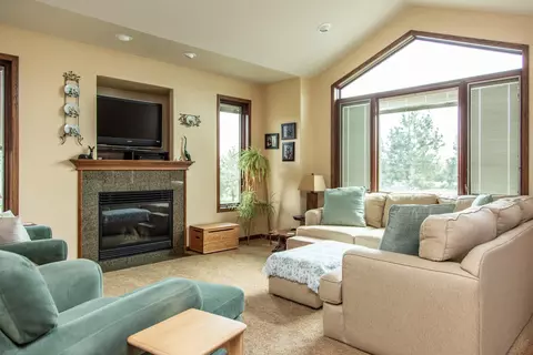8024 Red Oak Dr, Bismarck, ND 58501 photo 3