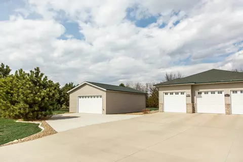8024 Red Oak Dr, Bismarck, ND 58501 photo 41