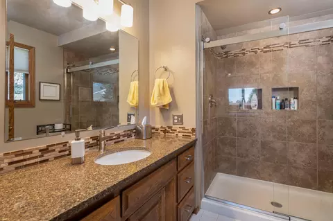 508 Juniper Dr, Bismarck, ND 58503 photo 9