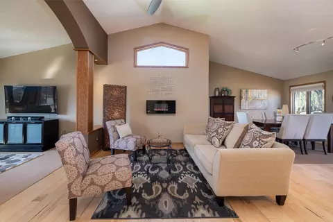 508 Juniper Dr, Bismarck, ND 58503 photo 2