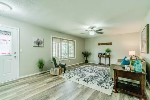 1908 10th Ave SE, Mandan, ND 58554 photo 2