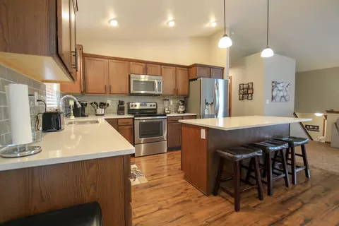 6340 Edgerly Ln, Lincoln, ND 58504 photo 3