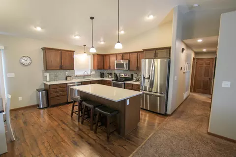 6340 Edgerly Ln, Lincoln, ND 58504 photo 2