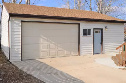 78 Custer Dr, Lincoln, ND 58504 photo 2
