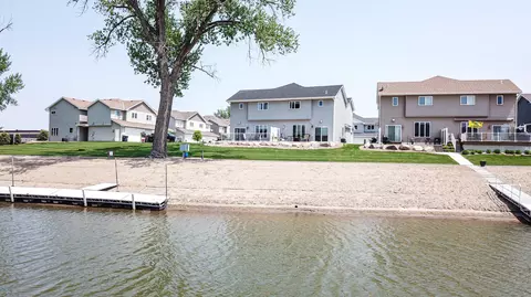 2451 Water Park Loop SE, Mandan, ND 58554 photo 4