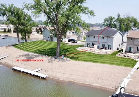 2451 Water Park Loop SE, Mandan, ND 58554 photo 2