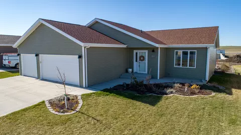 3464 Doubleday Dr, Bismarck, ND 58503 photo 1