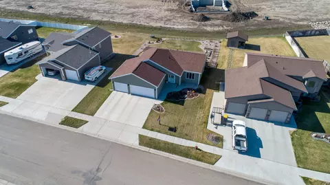 3464 Doubleday Dr, Bismarck, ND 58503 photo 12