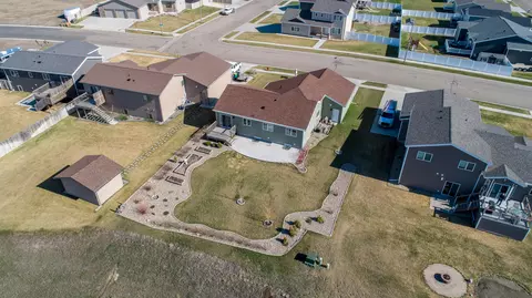 3464 Doubleday Dr, Bismarck, ND 58503 photo 8