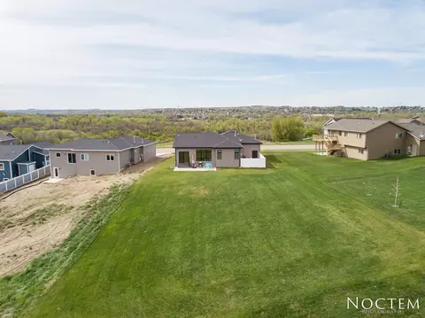 1604 Plains Bnd SE, Mandan, ND 58554 photo 31