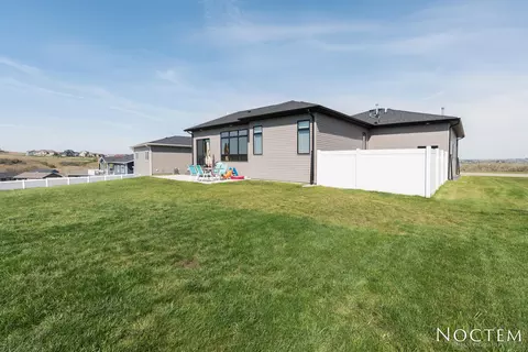 1604 Plains Bnd SE, Mandan, ND 58554 photo 30