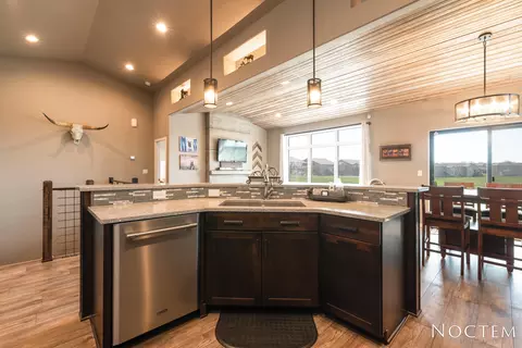 1604 Plains Bnd SE, Mandan, ND 58554 photo 4