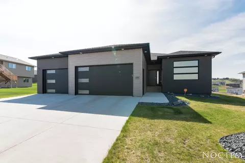 1604 Plains Bnd SE, Mandan, ND 58554 photo 1