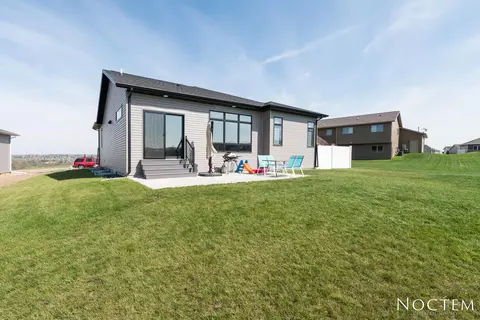 1604 Plains Bnd SE, Mandan, ND 58554 photo 28