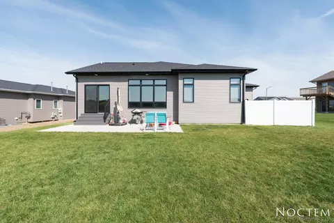 1604 Plains Bnd SE, Mandan, ND 58554 photo 29