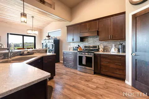 1604 Plains Bnd SE, Mandan, ND 58554 photo 6