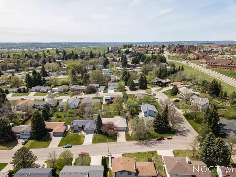 1238 E Coulee Rd, Bismarck, ND 58501 photo 22
