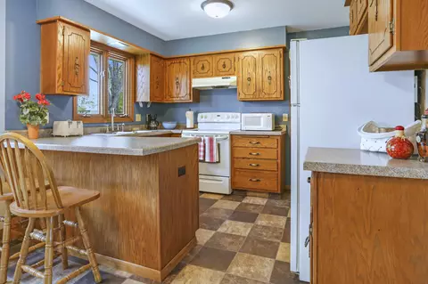 1616 Omaha Dr, Bismarck, ND 58504 photo 4