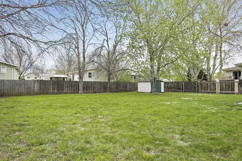 1616 Omaha Dr, Bismarck, ND 58504 photo 9