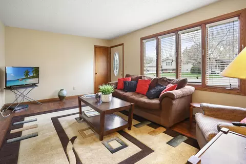 1616 Omaha Dr, Bismarck, ND 58504 photo 2