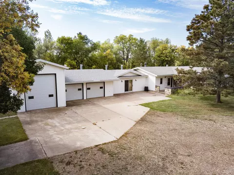1811 Schaff Dr, Mandan, ND 58554 photo 1