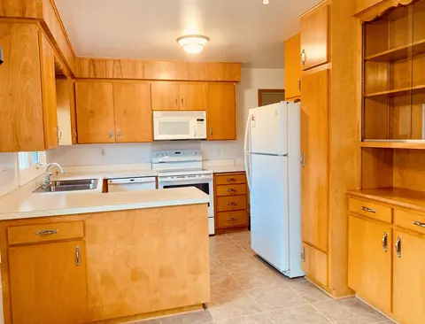 1907 Assumption Dr, Bismarck, ND 58501 photo 5
