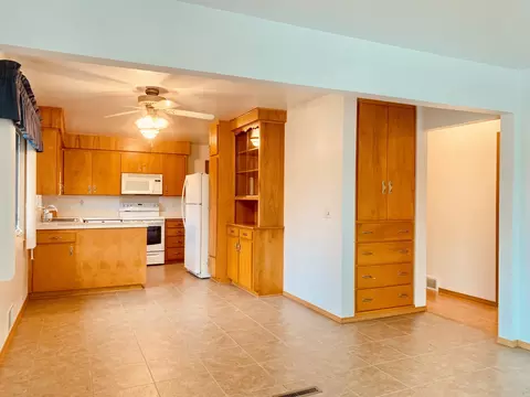 1907 Assumption Dr, Bismarck, ND 58501 photo 2