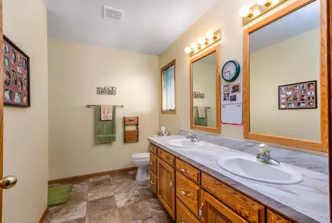 2543 Sharps Loop, Bismarck, ND 58503 photo 11