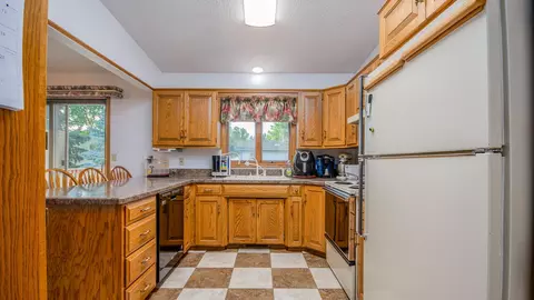 406 E Wachter Ave, Bismarck, ND 58504 photo 5