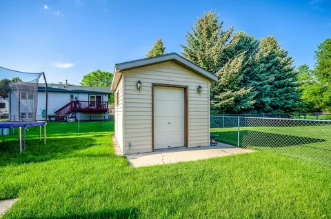 406 E Wachter Ave, Bismarck, ND 58504 photo 4
